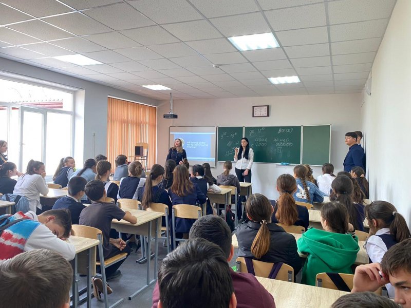 В  Северной Осетии полицейские проводят антинаркотические беседы со старшеклассниками