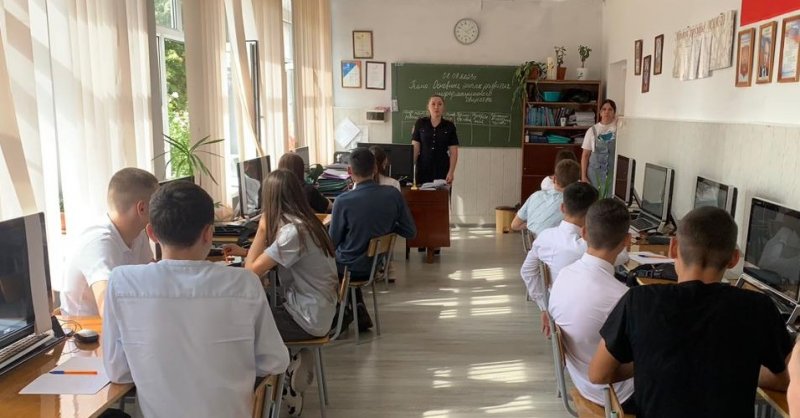 Полицейские Кировского района Северной Осетии провели познавательную беседу со студентами Эльхотовского многопрофильного колледжа «Моя Россия без террора»
