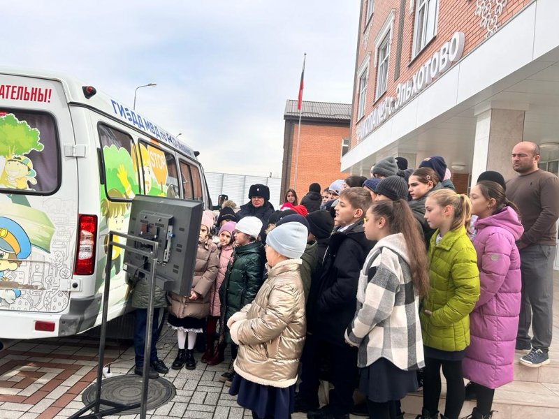 В Кировском районе  побывал агитационный автобус ГИБДД