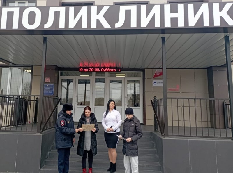 Автоинспекторы Кировского района провели беседы с посетителями медицинских учреждений  района